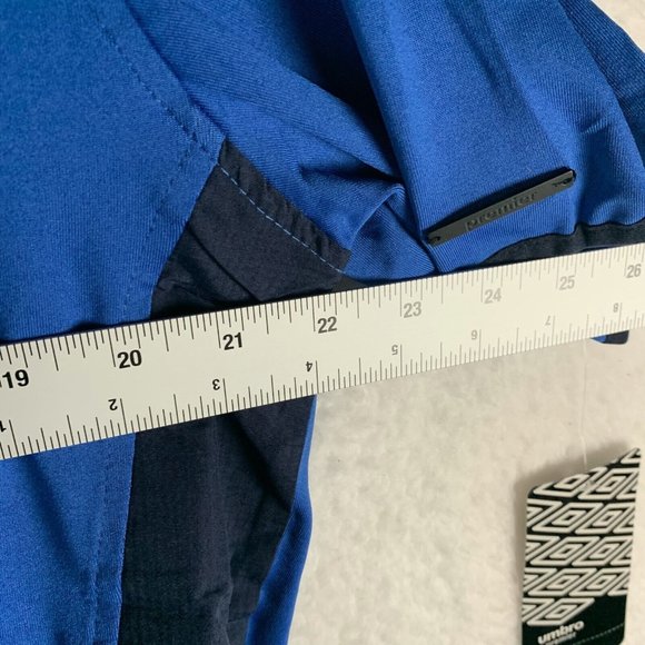 Umbro T-Shirt Men Size Large Turkish Sea/Navy V-Neck Short Sleeve Pullover 6339 - Picture 5 of 8